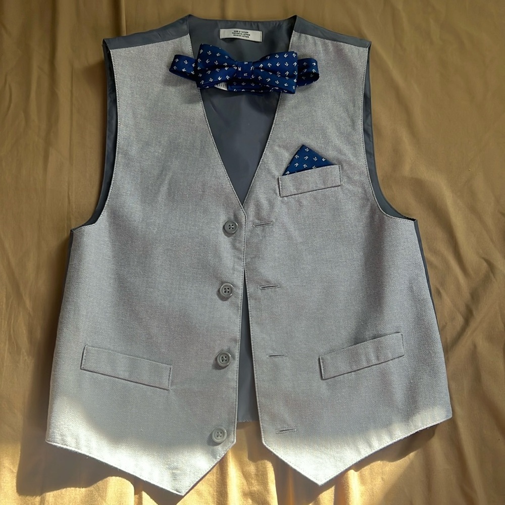 Reaction Kenneth Cole boys vest and bow tie